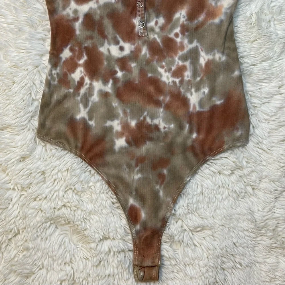 NWOT! Brown & Orange Tie Dye Ribbed Button Front Thong Bodysuit - Picture 3 of 9